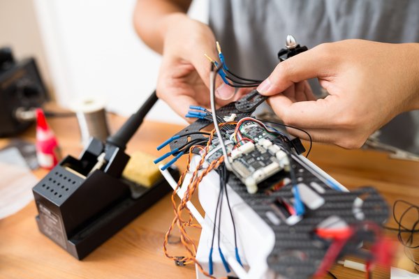 Quali sono i limiti e le potenzialità dell'uso di drones per la consegna automatica di prodotti?